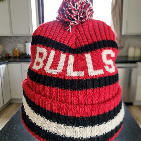 Men's Chicago Bulls '47 Red Bering Cuffed Knit Hat with Pom - Picture 7 of 9